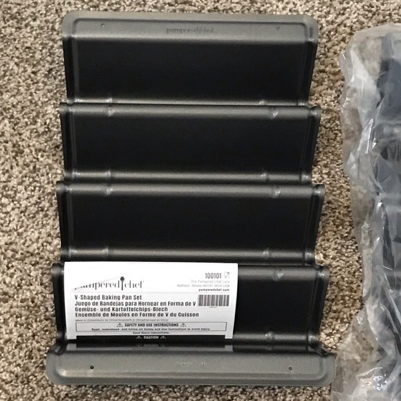 Pampered Chef Kitchen Pampered Chef Vshaped Taco Baking Pan Set Of